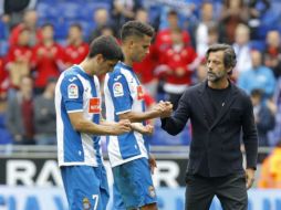 El defensa mexicano (C) marcó un gol en la meta de su propio equipo. ESPECIAL / rcdespanyol.com