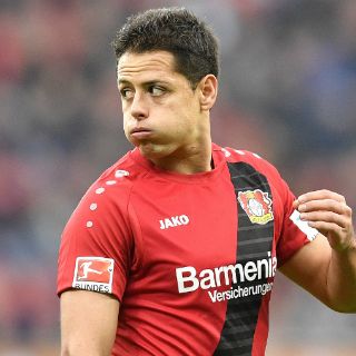 Bayer Leverkusen pierde con 'Chicharito' en la cancha