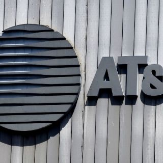 AT&T llega a un acuerdo para comprar Time Warner, según WSJ