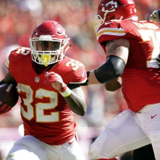 Los Jefes amplían racha ganadora