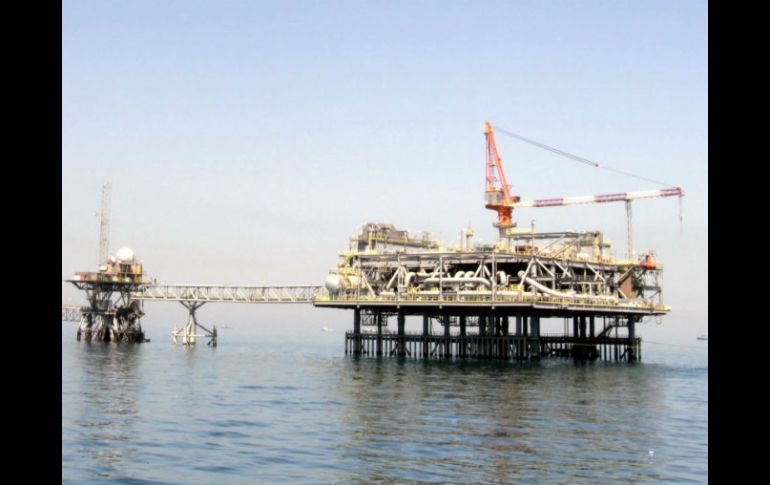 Empresarios recomiendan cuidado con las previsiones por ingresos de petróleo. EFE / ARCHIVO