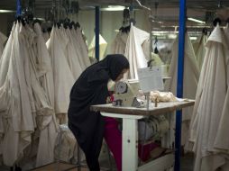 Reporteros descubrieron que las fábricas contratan a menores de edad y les pagan sueldos por debajo de lo estipulado. AP / ARCHIVO