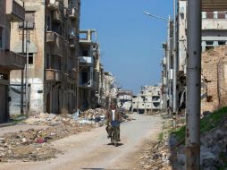 Casi 600 mil personas viven en poblaciones asediadas de Siria, la mayor parte en lugares bloqueados por las autoridades. AP / ARCHIVO