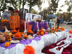 Los ciudadanos gastarán en las celebraciones en la compra de flores, dulces o veladoras, por mencionar ejemplos. EFE / ARCHIVO