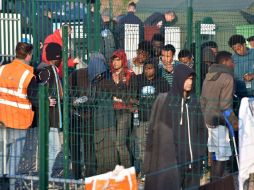 Según asociaciones humanitarias, hay unos dos mil inmigrantes que no quieren dejar el campamento. AFP / P. Huguen