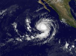 Se espera se fortalezca a huracán categoría cuatro a unos mil 065 kilómetros al suroeste de Cabo San Lucas. AFP / NOAA