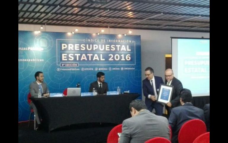 El encargado de recibir el reconocimiento para Jalisco fue, Guillermo Muñoz Franco, coordinador de Transparencia. EL INFORMADOR / T. Villaseñor