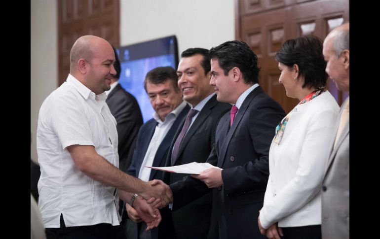 Aristóteles durante la entrega de 72 millones 366 mil pesos como parte del Fondereg. ESPECIAL / Aristóteles Sandoval