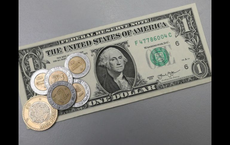 La moneda estadounidense alcanza, en su máxima cotización, cuatro centavos más respecto al cierre de ayer. EL INFORMADOR / ARCHIVO