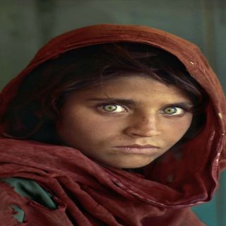 Arrestan a 'la niña afgana' por falsificar documentos