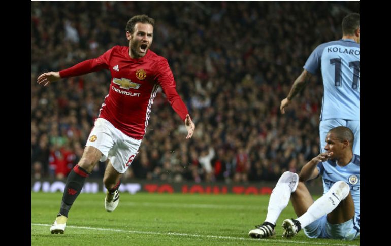Juan Mata celebra el gol que le dio la victoria a los ''Diablos Rojos''. AP / D. Thompson