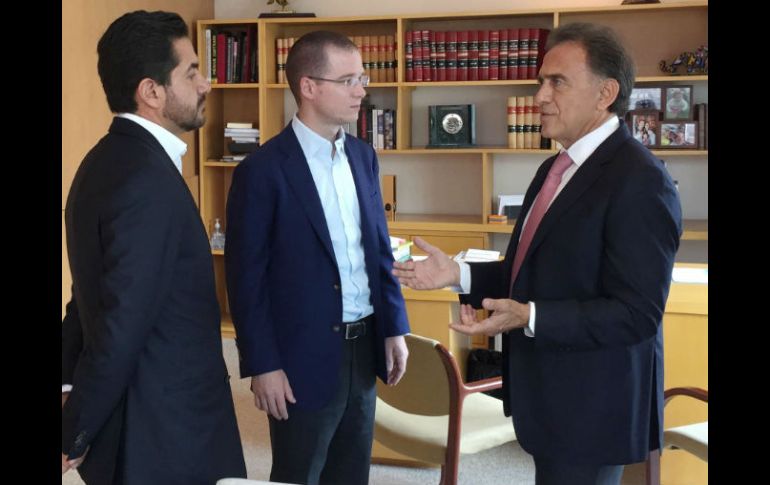 Miguel Ángel Yunes, indica que no es momento para atender el 2018, y que el partido requiere de un dirigente fuerte. TWITTER / @YoconYunes