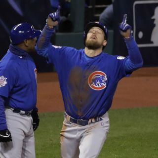 Arrieta domina y los Cachorros empatan la Serie Mundial
