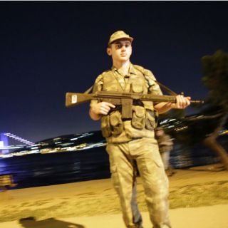 Muere un soldado turco por estallido de una bomba