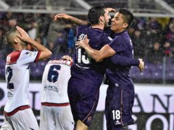 El jugador tapatío ayer, durante el partido de la Fiorentina contra el Crotone. EFE / M. Degl'Innocenti