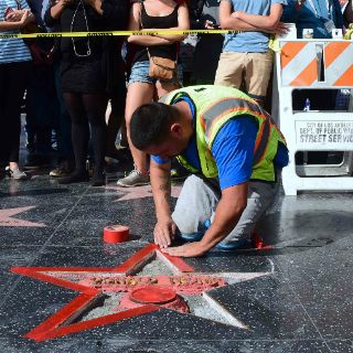 Arrestan a sospechoso de vandalizar la estrella de Trump
