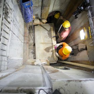 Expertos retiran capas en el lugar de la tumba de Jesús