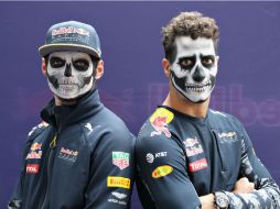 Daniel Ricciardo y Max Verstappen, del equipo Red Bull, aparecieron con maquillaje alusivo al Día de Muertos. AFP / M. Tompson