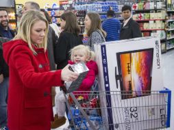 Otro factor que incide favorablemente es el el gasto de consumo personal. AP / ARCHIVO