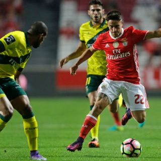 Con Jiménez suplente, Benfica vence 3-0 a Pacos Ferreira