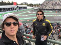Álvaro (der) junto a Germán Padilla disfrutan del GP de México. EL INFORMADOR /