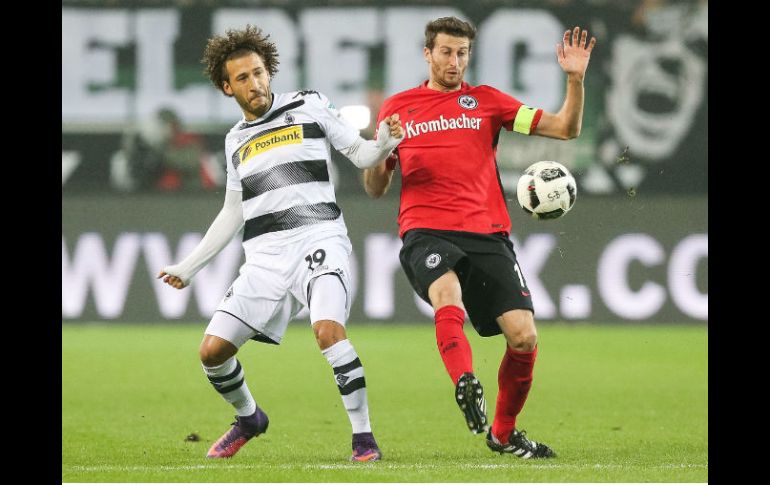 Se trató de un cotejo trabado en media cancha, con pocas ocasiones de gol. EFE / M. Hitij