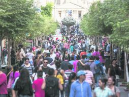 Clases. Sólo 256 mil jaliscienses ocupados reportaron que ganan más de cinco salarios mínimos al mes. EL INFORMADOR /