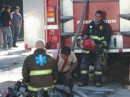 El reporte del incendio se recibió a las 08:14 horas y fue atendido por 30 bomberos de cuatro corporaciones. EL INFORMADOR / R. Tamayo