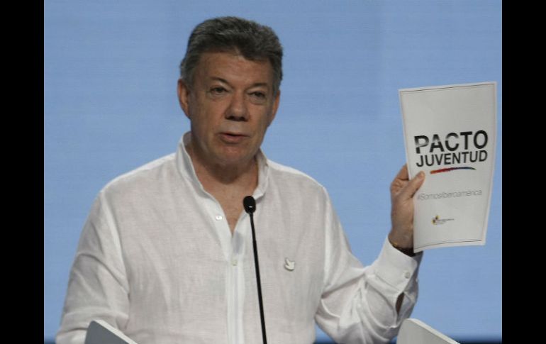 Juan Manuel Santos aplazó el viaje a Ecuador del equipo negociador a la espera de que la guerrilla liberara al ex congresista. EFE / L. Noriega