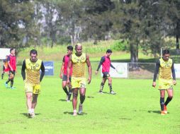 Joel Sánchez, entrenador de Leones Negros, podría hacer ajustes para enfrentar a Murciélagos hoy en el Estadio Jalisco. EL INFORMADOR / R. Tamayo