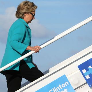 Kerry niega participación con el FBI en pesquisa sobre Clinton