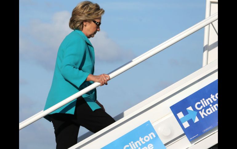 A lo largo de toda su campaña, Clinton estuvo defendiéndose de alegaciones de haber puesto en riesgo información secreta del país. AP / ARCHIVO