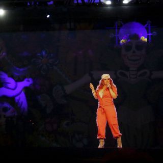 Holograma de Jenni Rivera emociona en festejo de Día de Muertos
