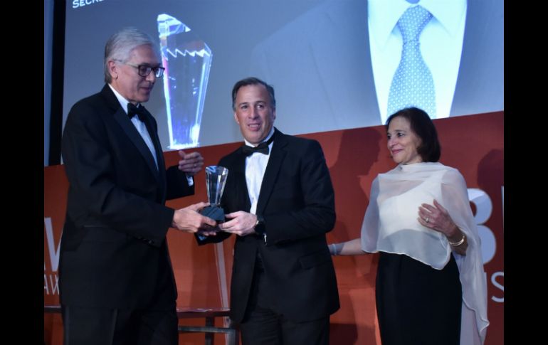 Meade visita Miami para recibir el Premio Bravo como Líder Innovador del Año del Council of The Americas. NTX / ESPECIAL