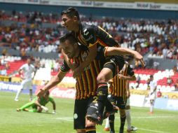 Ismael Valadez hizo un golazo al sacar un disparo a las afueras del área al minuto 29. EL INFORMADOR / ARCHIVO