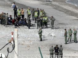 La mayor parte de los inmigrantes presentaban contusiones y golpes y un joven tenía una fractura de tobillo. EFE / ARCHIVO