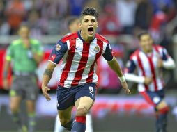 Comprometido. Alan Pulido juega lastimado en su afán de aportar más a Chivas. MEXSPORT /