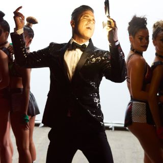 Regresa un rejuvenecido Robbie Williams