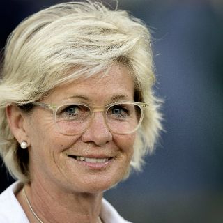 Nominan a Silvia Neid a mejor entrenadora de futbol femenil
