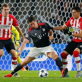 Con penalti causado por Guardado, PSV cae ante Bayern