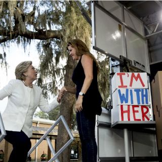 Clinton hace campaña con Alicia Machado en Florida