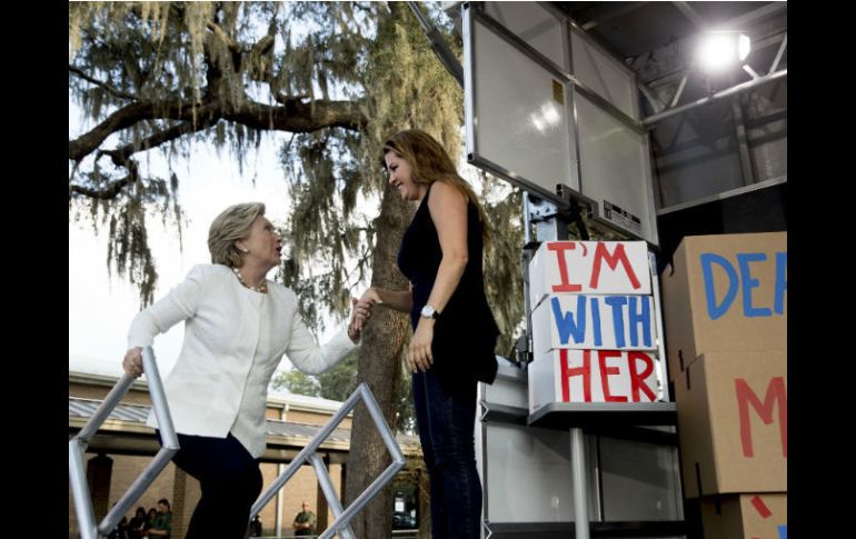 La campaña de Clinton se presenta en momentos en que Florida se encuentra empatado, según recientes encuestas. AP / A. Harnik