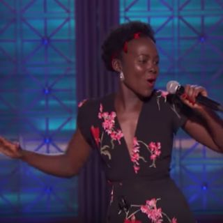 Lupita Nyong’o baila al ritmo de Enrique Iglesias