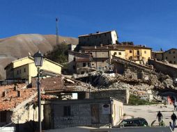 El movimiento telúrico de magnitud 6,6 derribó edificios e iglesias históricas en todas las villas de los Montes. AP / M.Witt