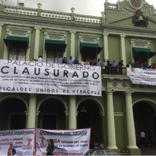 Equipo de Yunes Linares rechaza entrega-recepción por adeudos