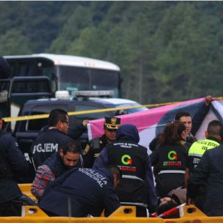 Entregan cuerpos de hombres asesinados en la México-Toluca