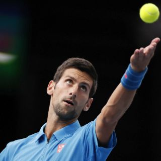 Djokovic avanza a cuartos de final en Masters de París