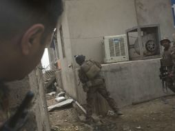 La ofensiva para recuperar Mosul comenzó el pasado 17 de octubre con apoyo aéreo y terrestre de la coalición internacional. AP / M. Drobnjakovic