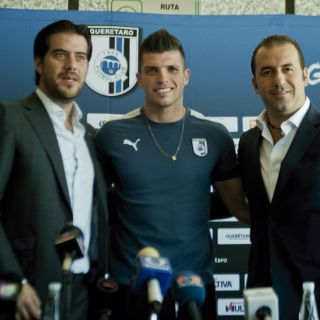 Tiago Volpi extiende contrato con Querétaro