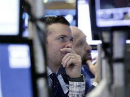 Tampoco ayudó a levantar el ánimo una fuerte caída del precio del petróleo. AP / R. Drew